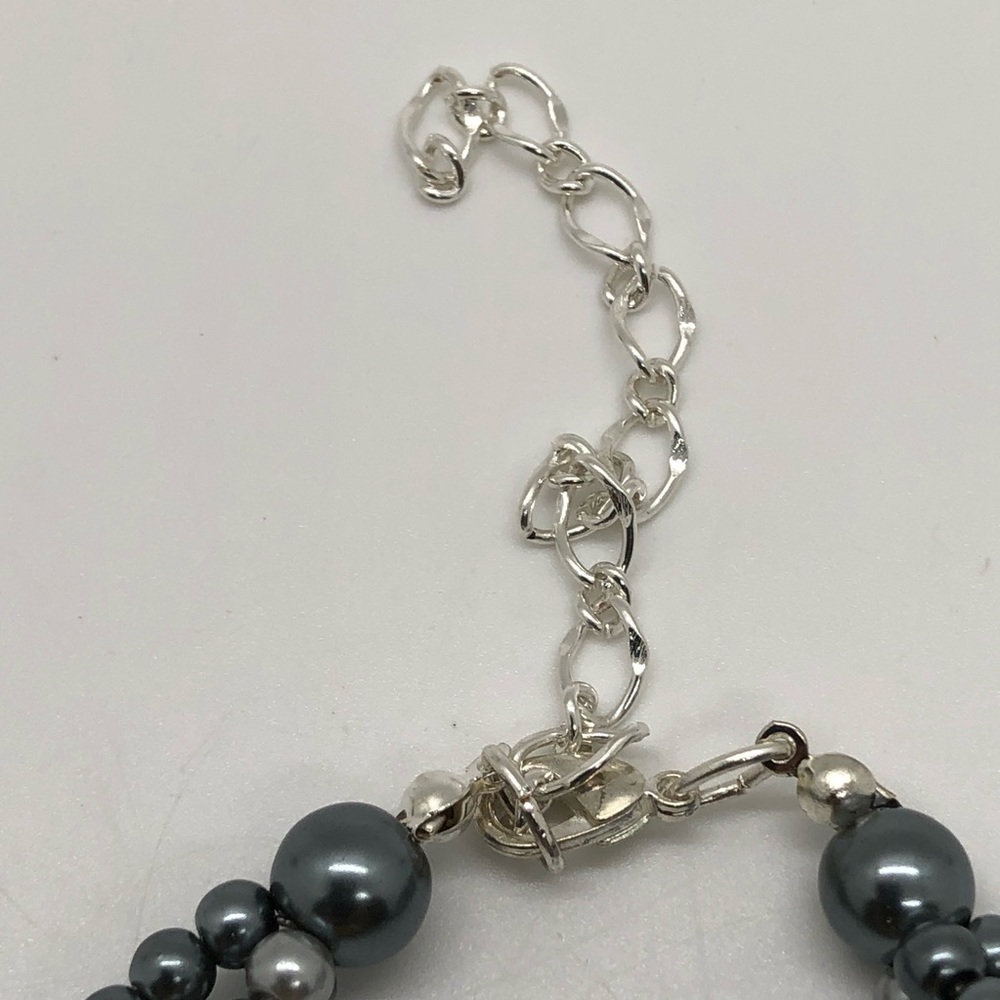 Triple strand 17” faux pearl necklace grey silver 3” extender - Picture 5 of 7